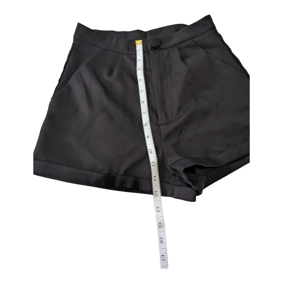 Black Shorts. Size XS. US 2. - Picture 3 of 7